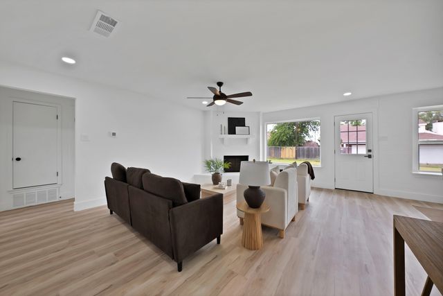 2822 Pebble Beach Drive, Lancaster, TX 75134