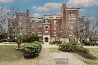 120 Seaver St C102, Brookline, MA 02445