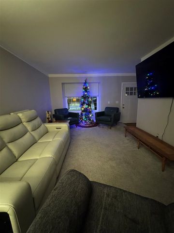 33941 Jefferson Avenue, Saint Clair Shores, MI 48082