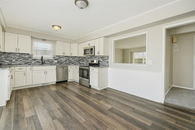 33941 Jefferson Avenue, Saint Clair Shores, MI 48082