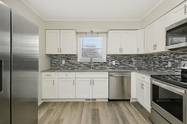 33941 Jefferson Avenue, Saint Clair Shores, MI 48082