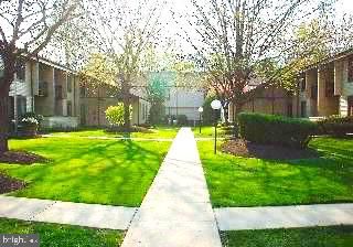 11 TWIN RIVERS DR #M, Hightstown, NJ 08520