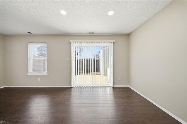 3694 Sylvan LN, Virginia Beach, VA 23453