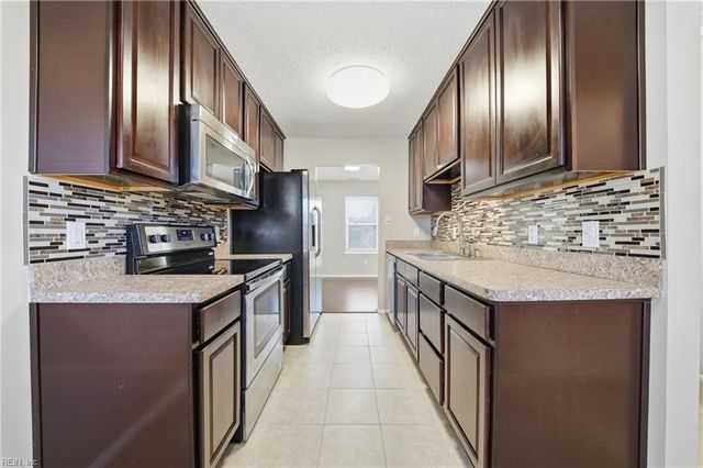 3694 Sylvan LN, Virginia Beach, VA 23453