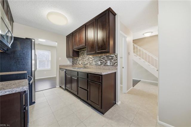 3694 Sylvan LN, Virginia Beach, VA 23453