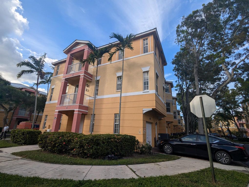 3501 Shoma Drive 333, Royal Palm Beach, FL 33414