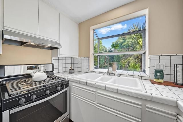 553 Hygeia Ave. Avenue, Encinitas, CA 92024