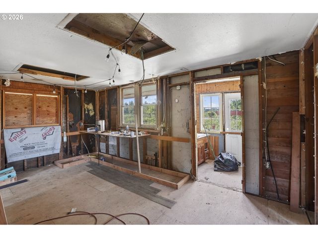 78242 WOODSON Rd, Clatskanie, OR 97016