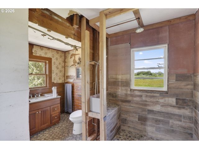 78242 WOODSON Rd, Clatskanie, OR 97016