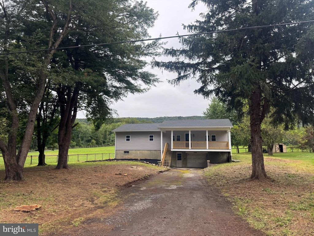 10438 MOUNTAIN RD, Grantville, PA 17028