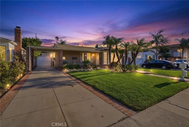 10832 Huston, North Hollywood, CA 91601