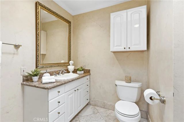 10832 Huston, North Hollywood, CA 91601