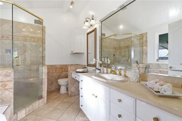 10832 Huston, North Hollywood, CA 91601