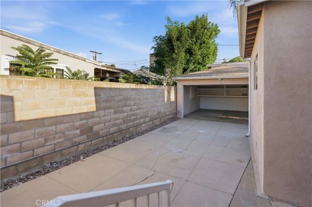10832 Huston, North Hollywood, CA 91601