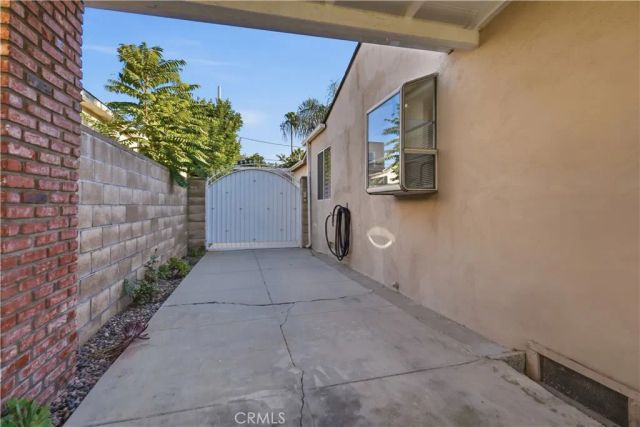 10832 Huston, North Hollywood, CA 91601