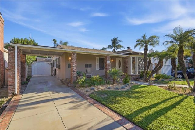 10832 Huston, North Hollywood, CA 91601