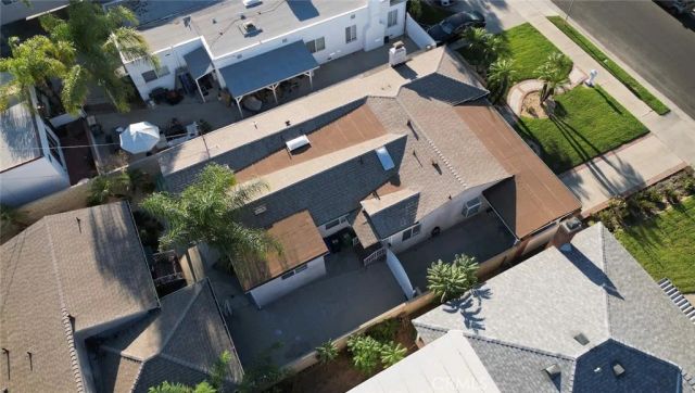 10832 Huston, North Hollywood, CA 91601