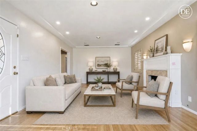 10832 Huston, North Hollywood, CA 91601