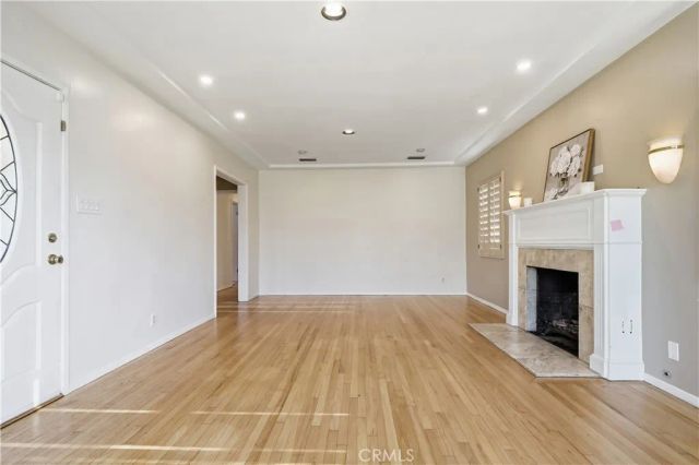 10832 Huston, North Hollywood, CA 91601
