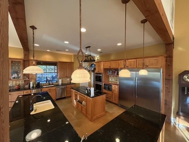 306 Charles Rd, Kerrville, TX 78028