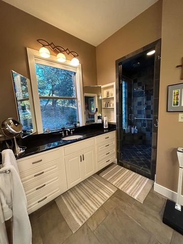 306 Charles Rd, Kerrville, TX 78028