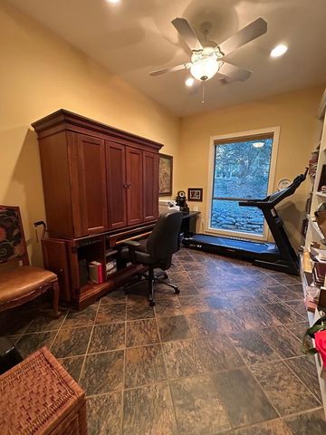 306 Charles Rd, Kerrville, TX 78028