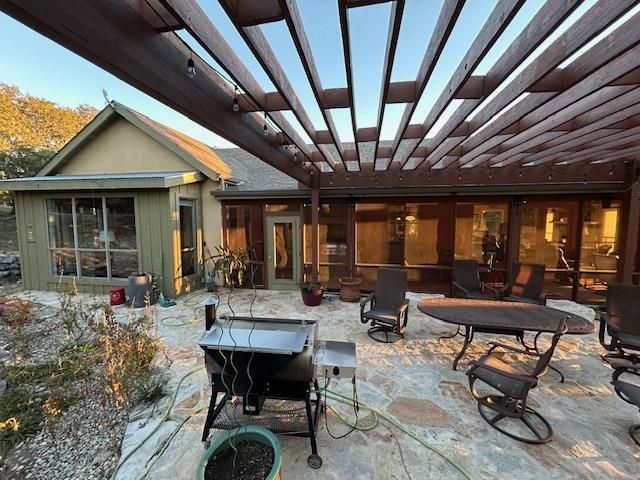 306 Charles Rd, Kerrville, TX 78028