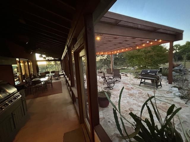 306 Charles Rd, Kerrville, TX 78028