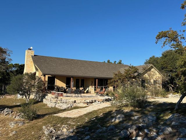 306 Charles Rd, Kerrville, TX 78028
