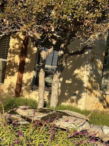 306 Charles Rd, Kerrville, TX 78028