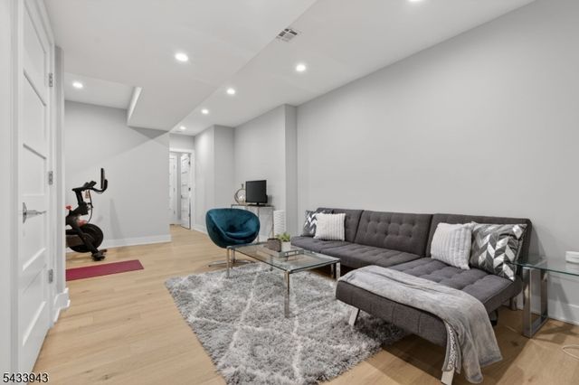 29 Blaine St B, Millburn Twp., NJ 07041