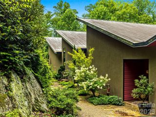 33 Robinson Creek Road, Asheville, NC 28803