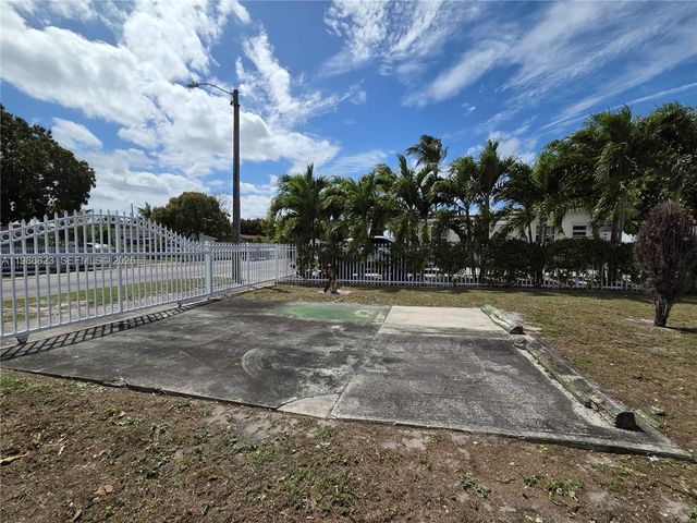 3061 NW 83rd Ter, Miami, FL 33147