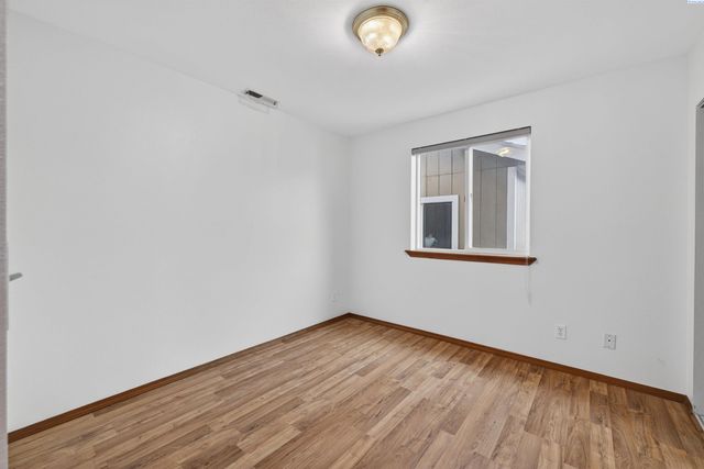 1626 W 5th Pl, Kennewick, WA 99336