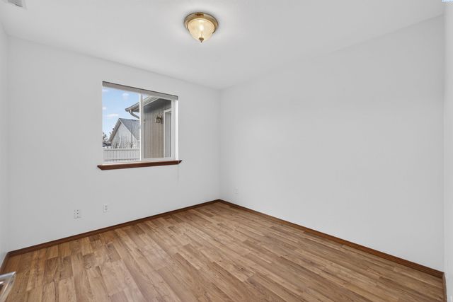 1626 W 5th Pl, Kennewick, WA 99336