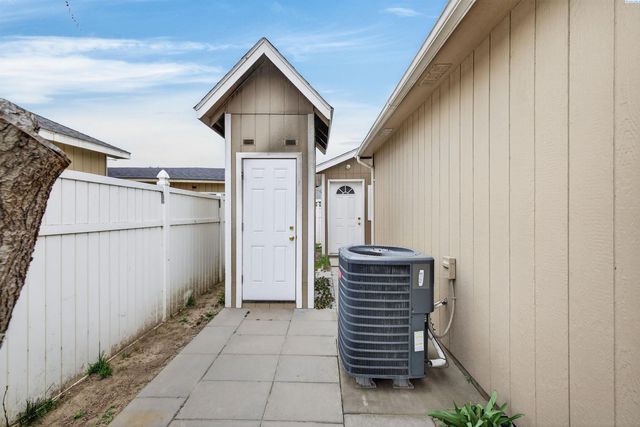 1626 W 5th Pl, Kennewick, WA 99336