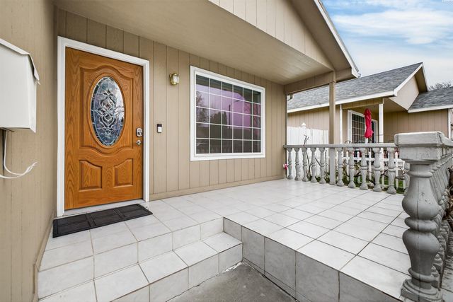 1626 W 5th Pl, Kennewick, WA 99336