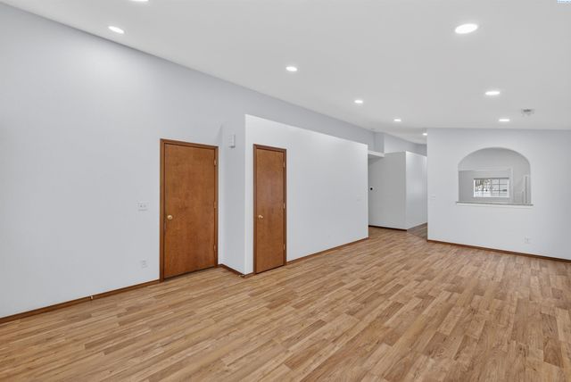 1626 W 5th Pl, Kennewick, WA 99336