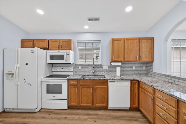 1626 W 5th Pl, Kennewick, WA 99336