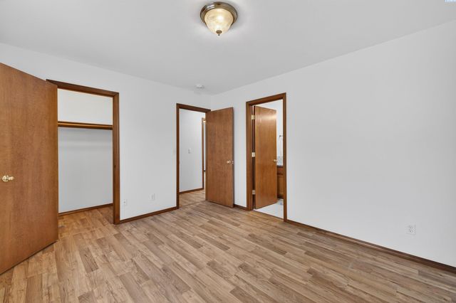 1626 W 5th Pl, Kennewick, WA 99336