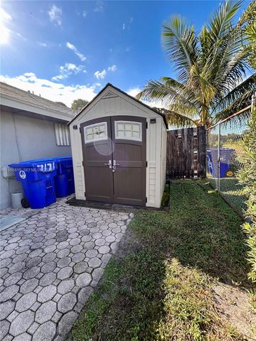 7171 Tam Oshanter Blvd, North Lauderdale, FL 33068