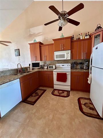 7171 Tam Oshanter Blvd, North Lauderdale, FL 33068