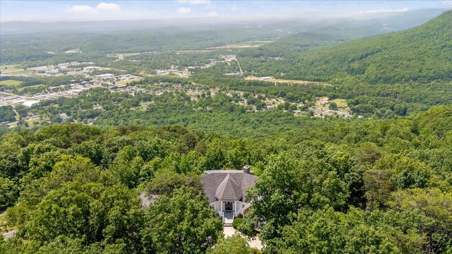 921 Rose Marie Court, Soddy Daisy, TN 37379