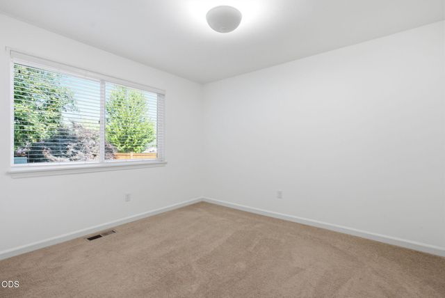 62815 Snowcap Court, Bend, OR 97701