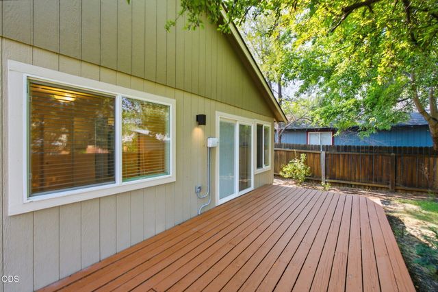 62815 Snowcap Court, Bend, OR 97701