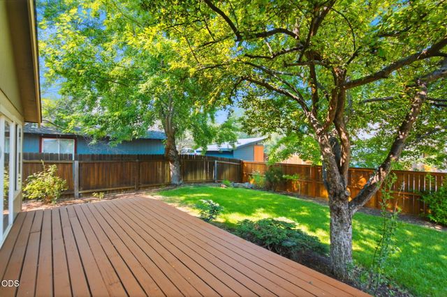 62815 Snowcap Court, Bend, OR 97701