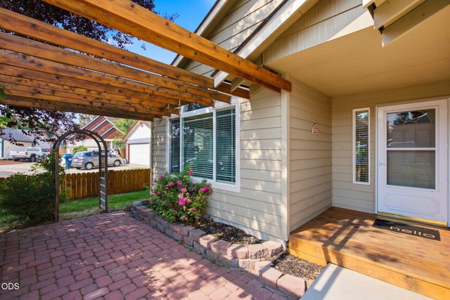 62815 Snowcap Court, Bend, OR 97701