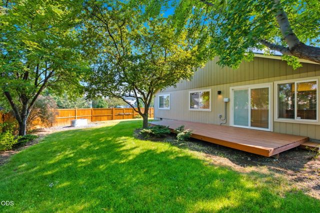 62815 Snowcap Court, Bend, OR 97701