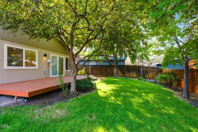 62815 Snowcap Court, Bend, OR 97701