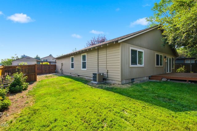 62815 Snowcap Court, Bend, OR 97701